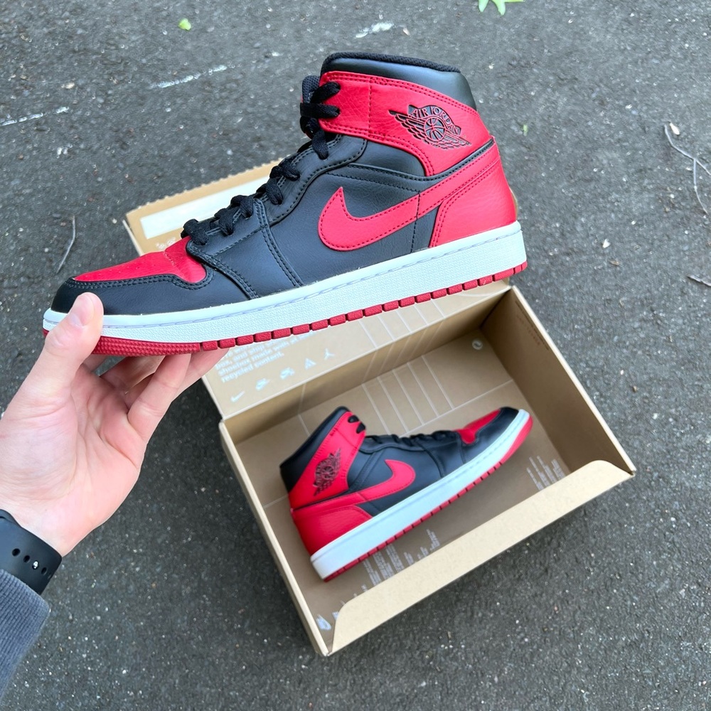 Air Jordan Retro 1 Mid 2020 “Banned” (Bred Custom)